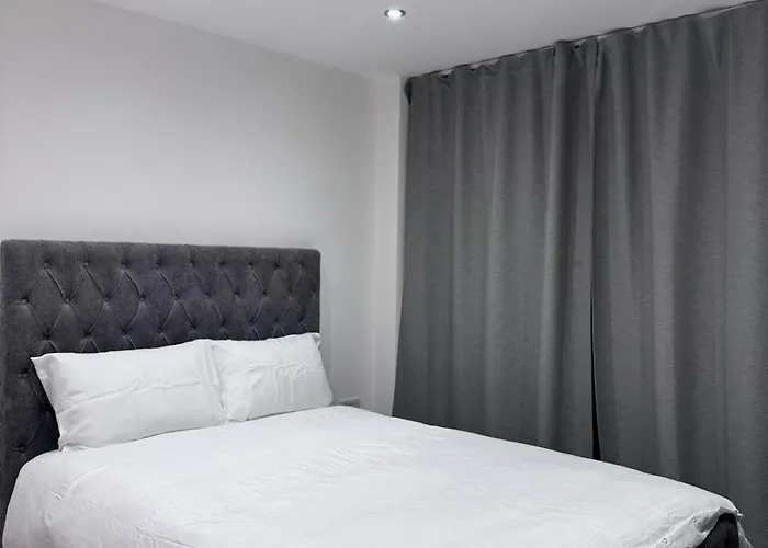 Flat In Centre With Unique Balcony Apartment *