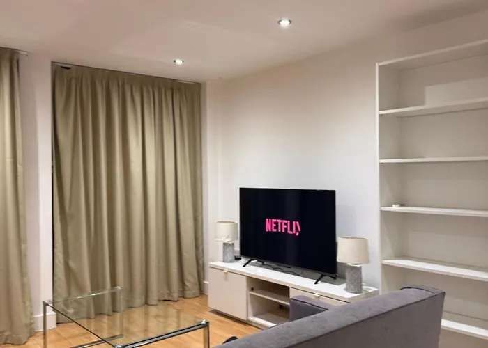 Flat In Centre With Unique Balcony Apartment *