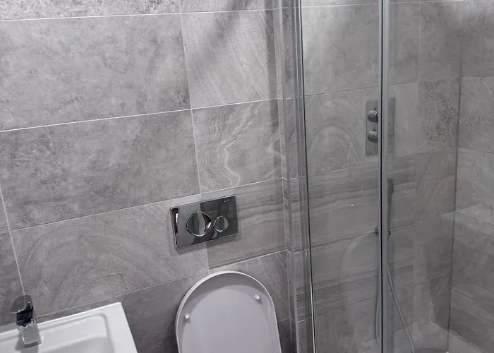 Flat In Centre With Unique Balcony Апартаменты Лидс