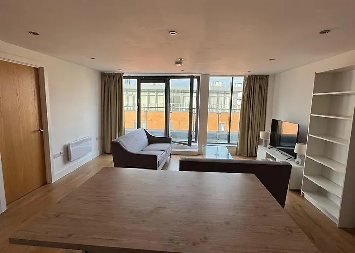 Flat In Centre With Unique Balcony * Лидс