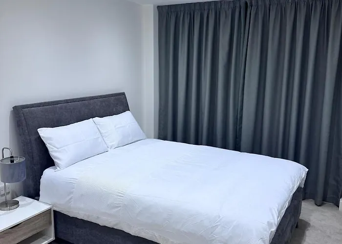 Апартаменты Flat In Centre With Unique Balcony *