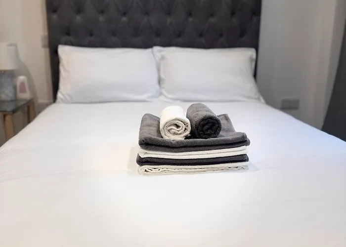 Апартаменты Flat In Centre With Unique Balcony *